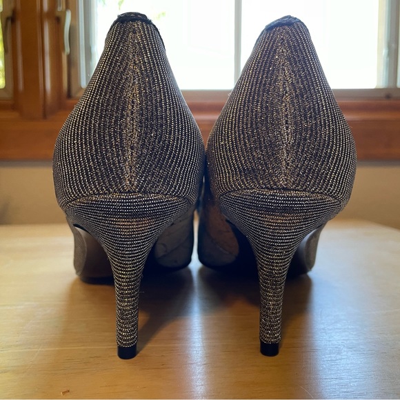 Adrienne Vittadini silver/gold sparkly Bow Pump Size 8.5 - Picture 12 of 14